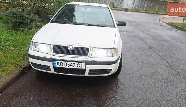 Білий Шкода Октавія, об'ємом двигуна 1.6 л та пробігом 541 тис. км за 2500 $, фото 1 на Automoto.ua