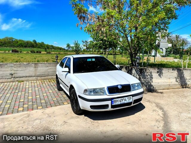 Белый Шкода Октавия, объемом двигателя 1.6 л и пробегом 202 тыс. км за 3500 $, фото 1 на Automoto.ua