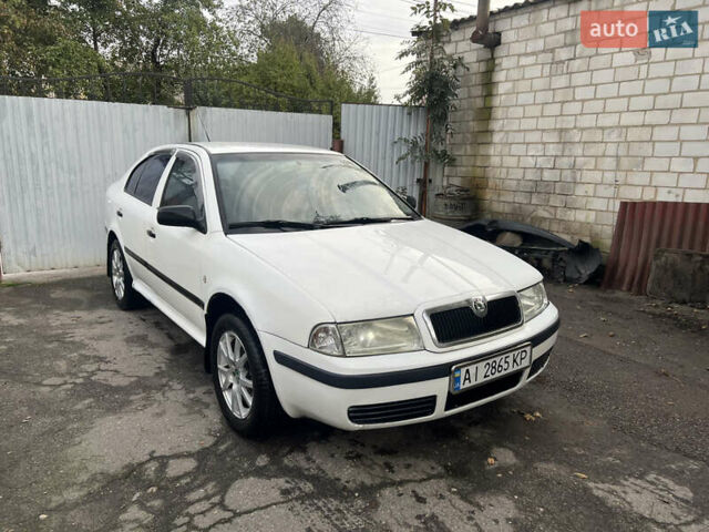 Белый Шкода Октавия, объемом двигателя 1.6 л и пробегом 332 тыс. км за 2500 $, фото 1 на Automoto.ua