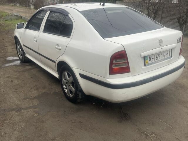 Белый Шкода Октавия, объемом двигателя 1.6 л и пробегом 500 тыс. км за 2300 $, фото 1 на Automoto.ua