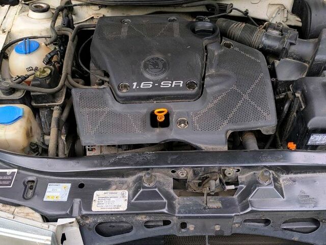 Білий Шкода Октавія, об'ємом двигуна 1.6 л та пробігом 186 тис. км за 4000 $, фото 1 на Automoto.ua