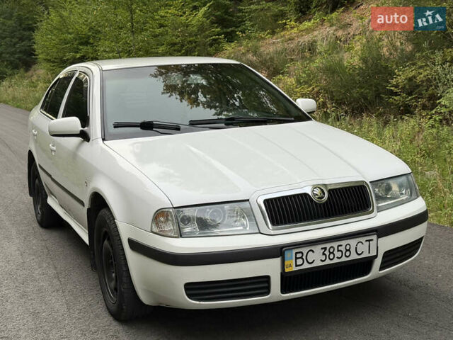 Білий Шкода Октавія, об'ємом двигуна 1.6 л та пробігом 560 тис. км за 4700 $, фото 1 на Automoto.ua