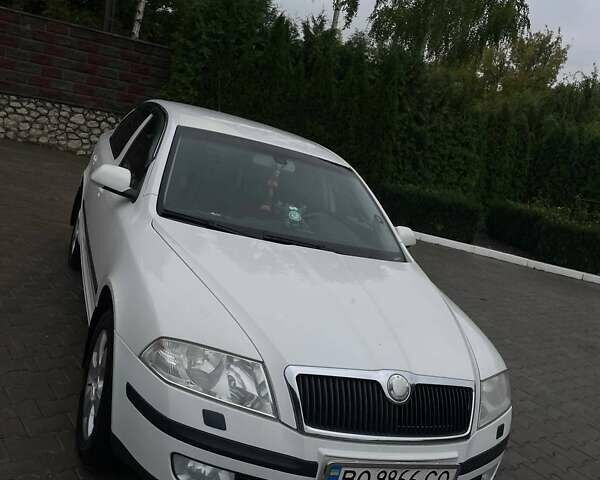 Белый Шкода Октавия, объемом двигателя 1.6 л и пробегом 330 тыс. км за 5100 $, фото 1 на Automoto.ua