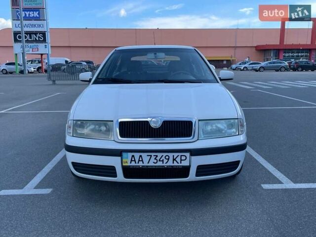 Белый Шкода Октавия, объемом двигателя 1.6 л и пробегом 261 тыс. км за 4700 $, фото 1 на Automoto.ua