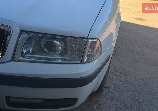 Білий Шкода Октавія, об'ємом двигуна 1.9 л та пробігом 330 тис. км за 6000 $, фото 1 на Automoto.ua