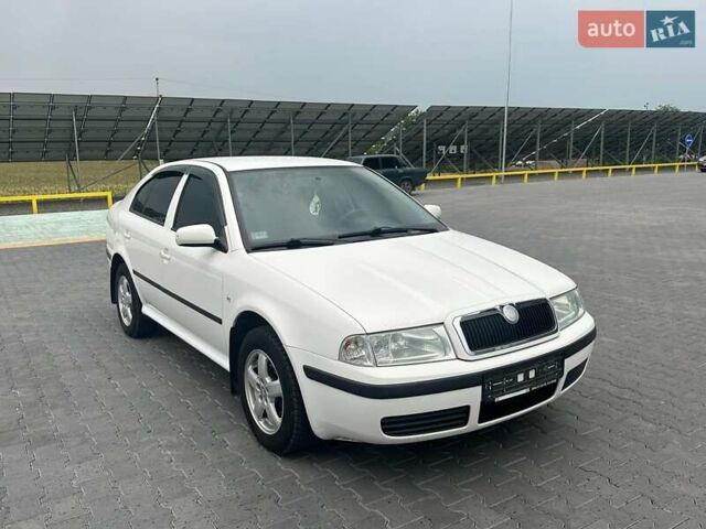 Белый Шкода Октавия, объемом двигателя 1.6 л и пробегом 182 тыс. км за 5700 $, фото 1 на Automoto.ua