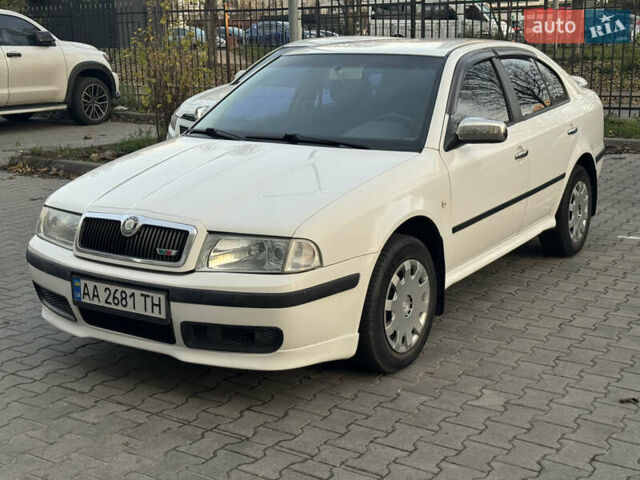 Белый Шкода Октавия, объемом двигателя 1.6 л и пробегом 213 тыс. км за 4500 $, фото 1 на Automoto.ua