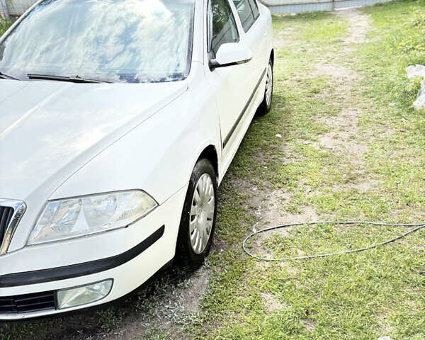 Белый Шкода Октавия, объемом двигателя 1.9 л и пробегом 300 тыс. км за 5600 $, фото 1 на Automoto.ua