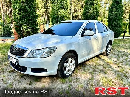 Білий Шкода Октавія, об'ємом двигуна 1.6 л та пробігом 319 тис. км за 7100 $, фото 1 на Automoto.ua