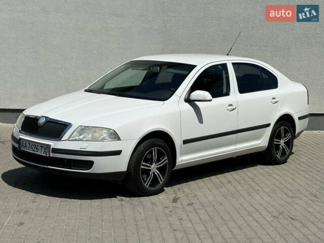 Білий Шкода Октавія, об'ємом двигуна 1.6 л та пробігом 240 тис. км за 5500 $, фото 1 на Automoto.ua