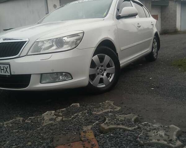 Белый Шкода Октавия, объемом двигателя 1.6 л и пробегом 280 тыс. км за 7600 $, фото 1 на Automoto.ua
