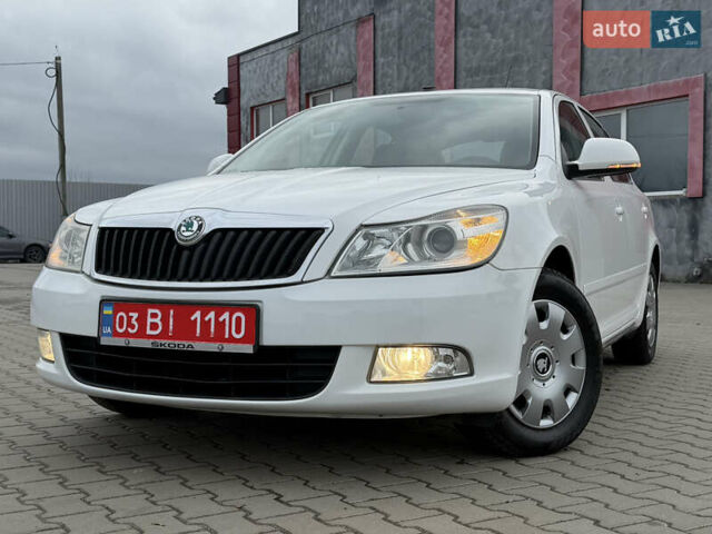Белый Шкода Октавия, объемом двигателя 1.6 л и пробегом 231 тыс. км за 7150 $, фото 1 на Automoto.ua