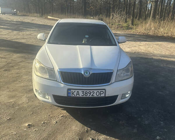 Белый Шкода Октавия, объемом двигателя 1.6 л и пробегом 266 тыс. км за 7700 $, фото 1 на Automoto.ua