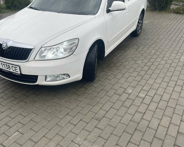 Белый Шкода Октавия, объемом двигателя 1.9 л и пробегом 299 тыс. км за 7000 $, фото 1 на Automoto.ua