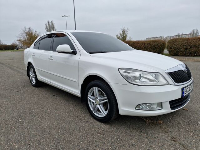 Білий Шкода Октавія, об'ємом двигуна 1.6 л та пробігом 200 тис. км за 8300 $, фото 1 на Automoto.ua