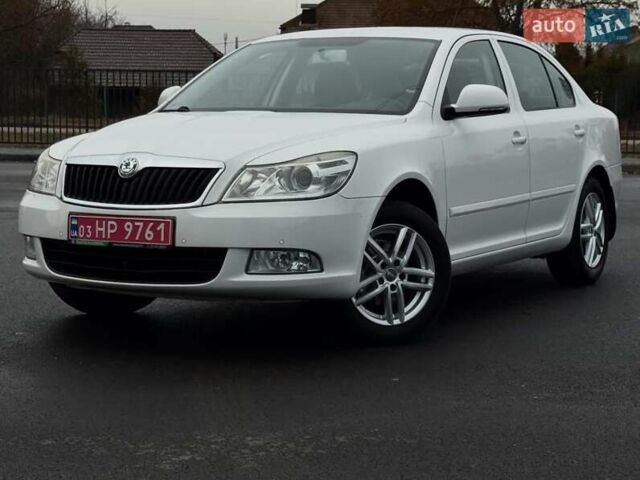 Белый Шкода Октавия, объемом двигателя 1.6 л и пробегом 177 тыс. км за 8800 $, фото 1 на Automoto.ua