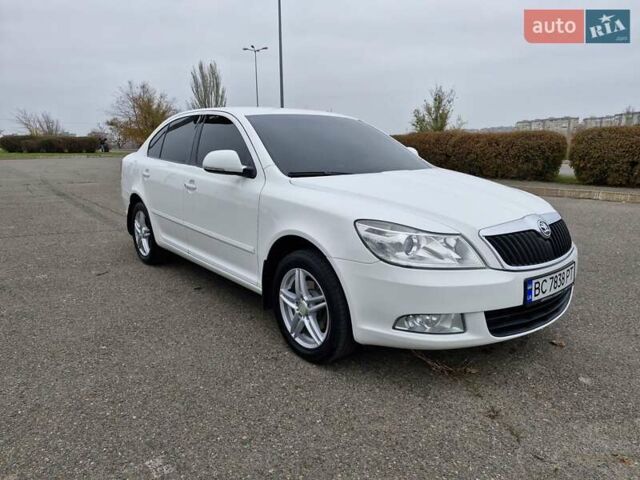 Білий Шкода Октавія, об'ємом двигуна 1.6 л та пробігом 200 тис. км за 8300 $, фото 1 на Automoto.ua