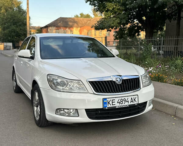 Белый Шкода Октавия, объемом двигателя 1.6 л и пробегом 270 тыс. км за 7999 $, фото 1 на Automoto.ua