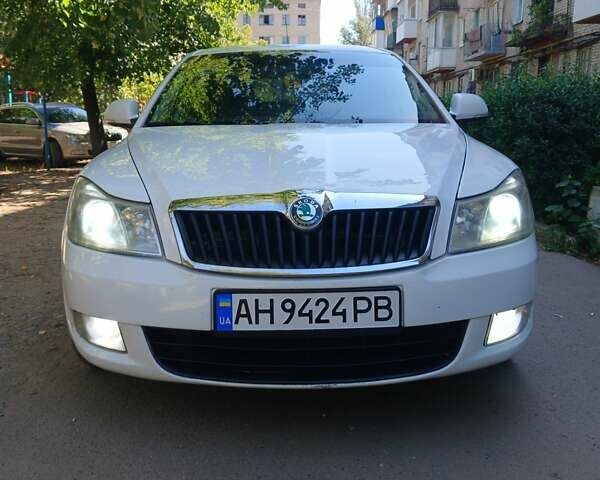 Белый Шкода Октавия, объемом двигателя 1.6 л и пробегом 340 тыс. км за 6200 $, фото 1 на Automoto.ua