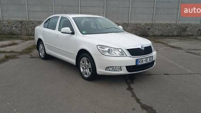 Белый Шкода Октавия, объемом двигателя 1.6 л и пробегом 139 тыс. км за 9999 $, фото 1 на Automoto.ua