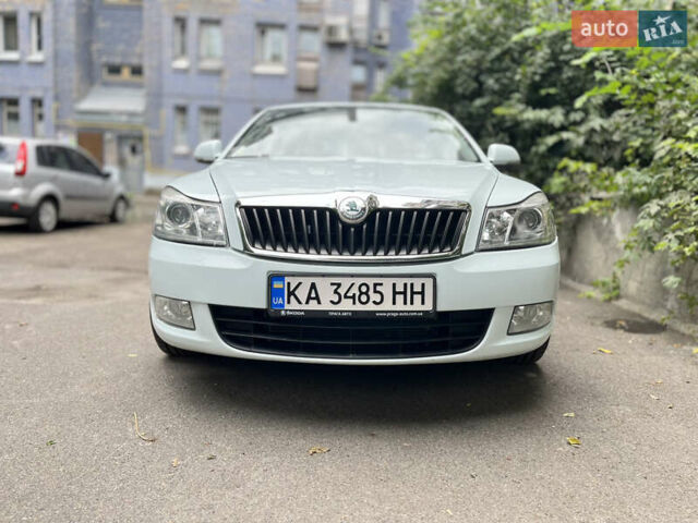 Белый Шкода Октавия, объемом двигателя 1.2 л и пробегом 238 тыс. км за 5500 $, фото 1 на Automoto.ua