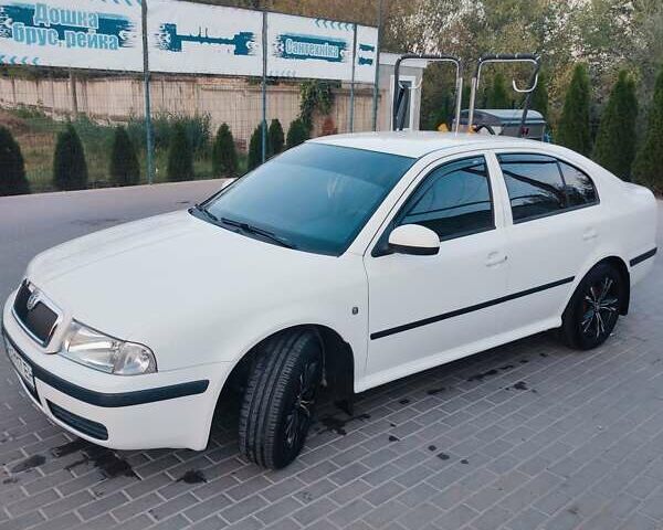 Белый Шкода Октавия, объемом двигателя 1.4 л и пробегом 180 тыс. км за 5700 $, фото 1 на Automoto.ua