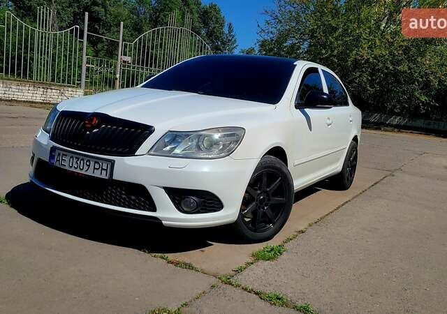 Белый Шкода Октавия, объемом двигателя 1.8 л и пробегом 216 тыс. км за 6500 $, фото 1 на Automoto.ua
