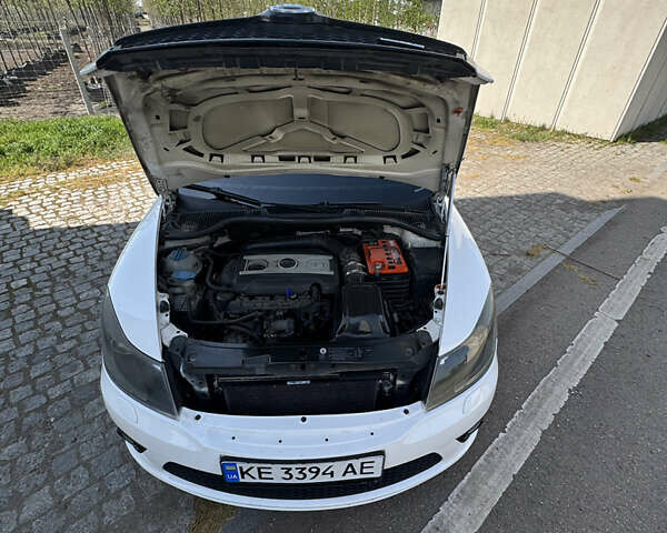 Білий Шкода Октавія, об'ємом двигуна 1.98 л та пробігом 220 тис. км за 8000 $, фото 1 на Automoto.ua