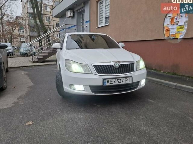 Белый Шкода Октавия, объемом двигателя 1.6 л и пробегом 448 тыс. км за 8500 $, фото 1 на Automoto.ua