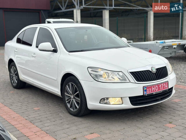 Шкода Октавия 2011 в Береговом на Automoto.ua Белый Шкода Октавия, объемом двигателя 1.6 л и пробегом 150 тыс. км за 8800 $, фото 1 на Automoto.ua