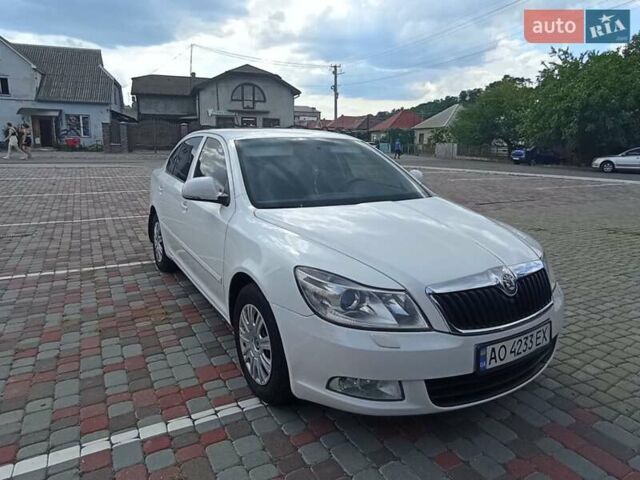 Шкода Октавия 2011 в Полтаве на Automoto.ua Белый Шкода Октавия, объемом двигателя 1.6 л и пробегом 300 тыс. км за 8500 $, фото 1 на Automoto.ua