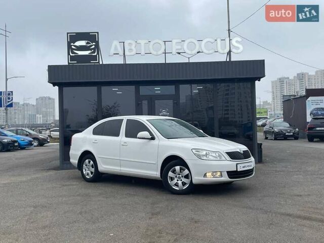 Белый Шкода Октавия, объемом двигателя 1.8 л и пробегом 155 тыс. км за 7990 $, фото 1 на Automoto.ua