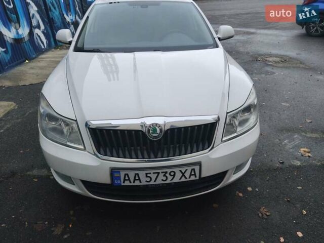 Белый Шкода Октавия, объемом двигателя 1.6 л и пробегом 209 тыс. км за 8700 $, фото 1 на Automoto.ua