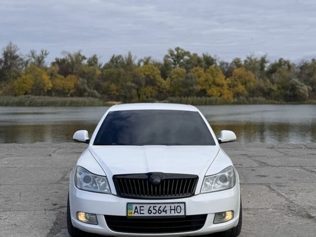 Білий Шкода Октавія, об'ємом двигуна 1.8 л та пробігом 246 тис. км за 7800 $, фото 1 на Automoto.ua