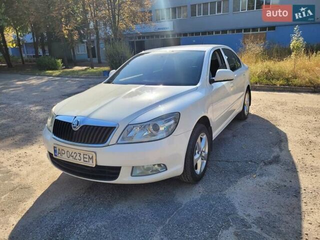 Белый Шкода Октавия, объемом двигателя 1.6 л и пробегом 208 тыс. км за 7500 $, фото 1 на Automoto.ua