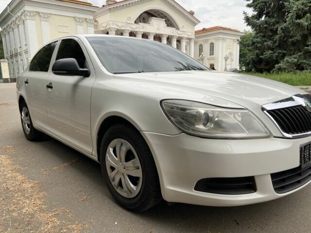 Белый Шкода Октавия, объемом двигателя 1.6 л и пробегом 151 тыс. км за 7700 $, фото 1 на Automoto.ua