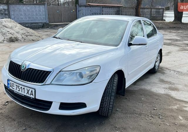 Белый Шкода Октавия, объемом двигателя 1.6 л и пробегом 300 тыс. км за 6000 $, фото 1 на Automoto.ua