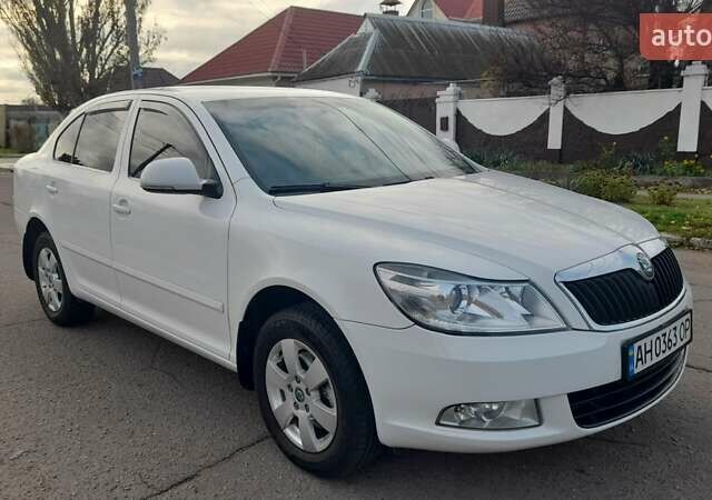 Белый Шкода Октавия, объемом двигателя 1.8 л и пробегом 180 тыс. км за 8200 $, фото 1 на Automoto.ua