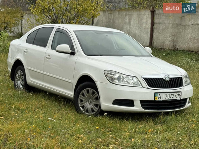 Шкода Октавия 2011 в Краснокутске на Automoto.ua Белый Шкода Октавия, объемом двигателя 1.6 л и пробегом 280 тыс. км за 5888 $, фото 1 на Automoto.ua