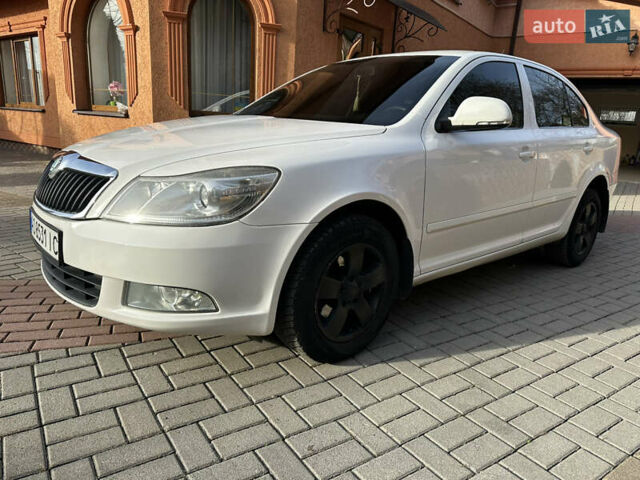Білий Шкода Октавія, об'ємом двигуна 1.6 л та пробігом 250 тис. км за 6400 $, фото 1 на Automoto.ua