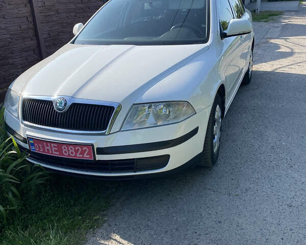 Белый Шкода Октавия, объемом двигателя 0 л и пробегом 187 тыс. км за 8000 $, фото 1 на Automoto.ua