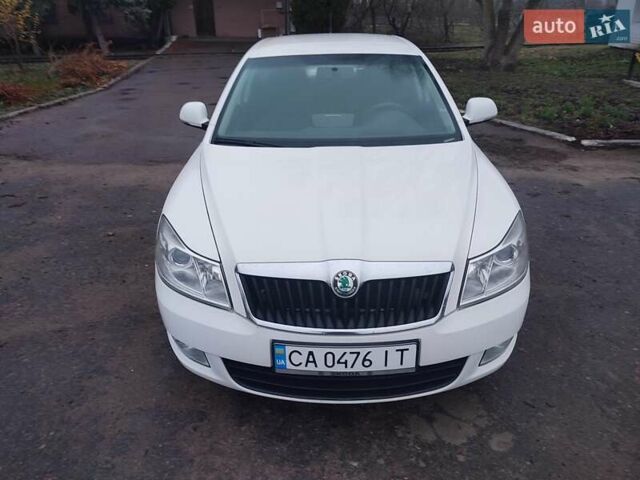 Білий Шкода Октавія, об'ємом двигуна 1.6 л та пробігом 150 тис. км за 8500 $, фото 1 на Automoto.ua