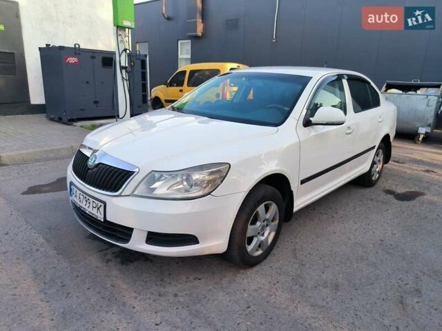 Белый Шкода Октавия, объемом двигателя 1.6 л и пробегом 70 тыс. км за 5850 $, фото 1 на Automoto.ua