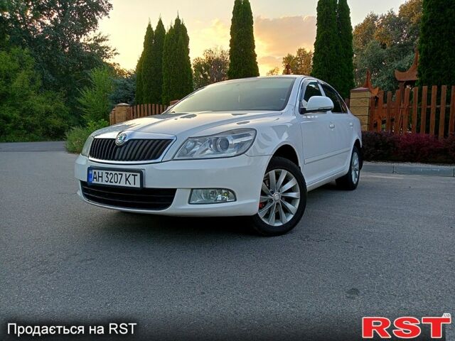 Белый Шкода Октавия, объемом двигателя 1.6 л и пробегом 230 тыс. км за 8200 $, фото 1 на Automoto.ua