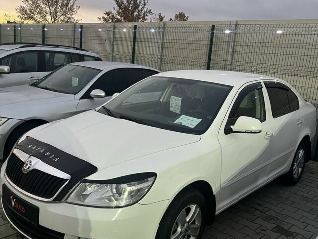 Белый Шкода Октавия, объемом двигателя 1.6 л и пробегом 190 тыс. км за 7000 $, фото 1 на Automoto.ua