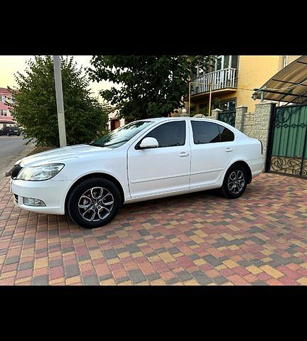 Белый Шкода Октавия, объемом двигателя 2 л и пробегом 240 тыс. км за 8700 $, фото 1 на Automoto.ua