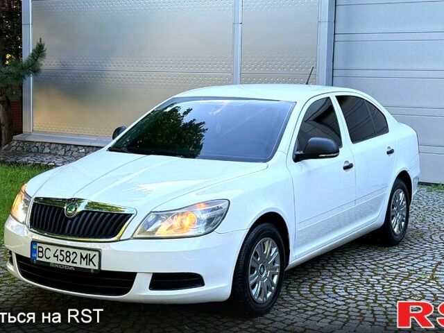 Белый Шкода Октавия, объемом двигателя 1.6 л и пробегом 152 тыс. км за 6999 $, фото 1 на Automoto.ua
