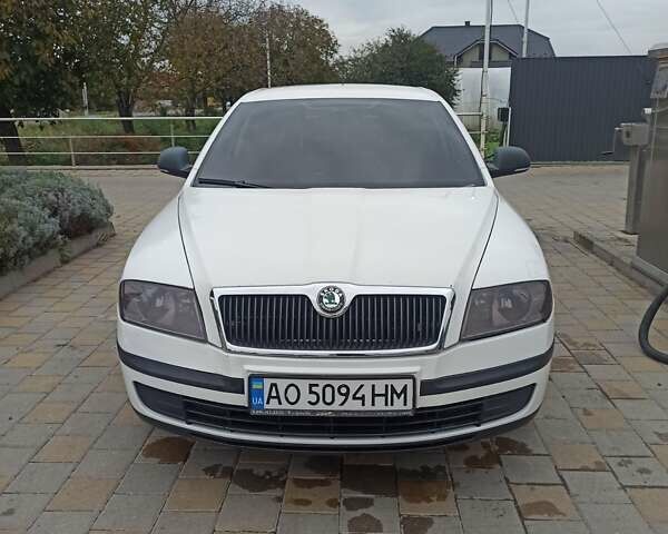 Белый Шкода Октавия, объемом двигателя 1.6 л и пробегом 310 тыс. км за 6500 $, фото 1 на Automoto.ua