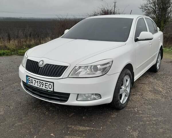 Белый Шкода Октавия, объемом двигателя 1.8 л и пробегом 219 тыс. км за 8200 $, фото 1 на Automoto.ua