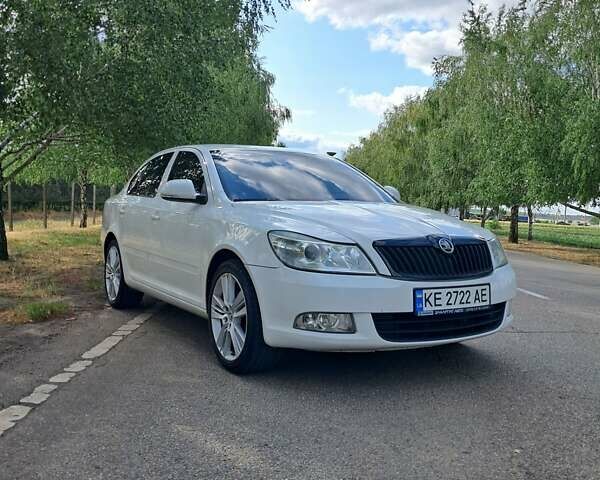 Белый Шкода Октавия, объемом двигателя 1.6 л и пробегом 281 тыс. км за 7500 $, фото 1 на Automoto.ua